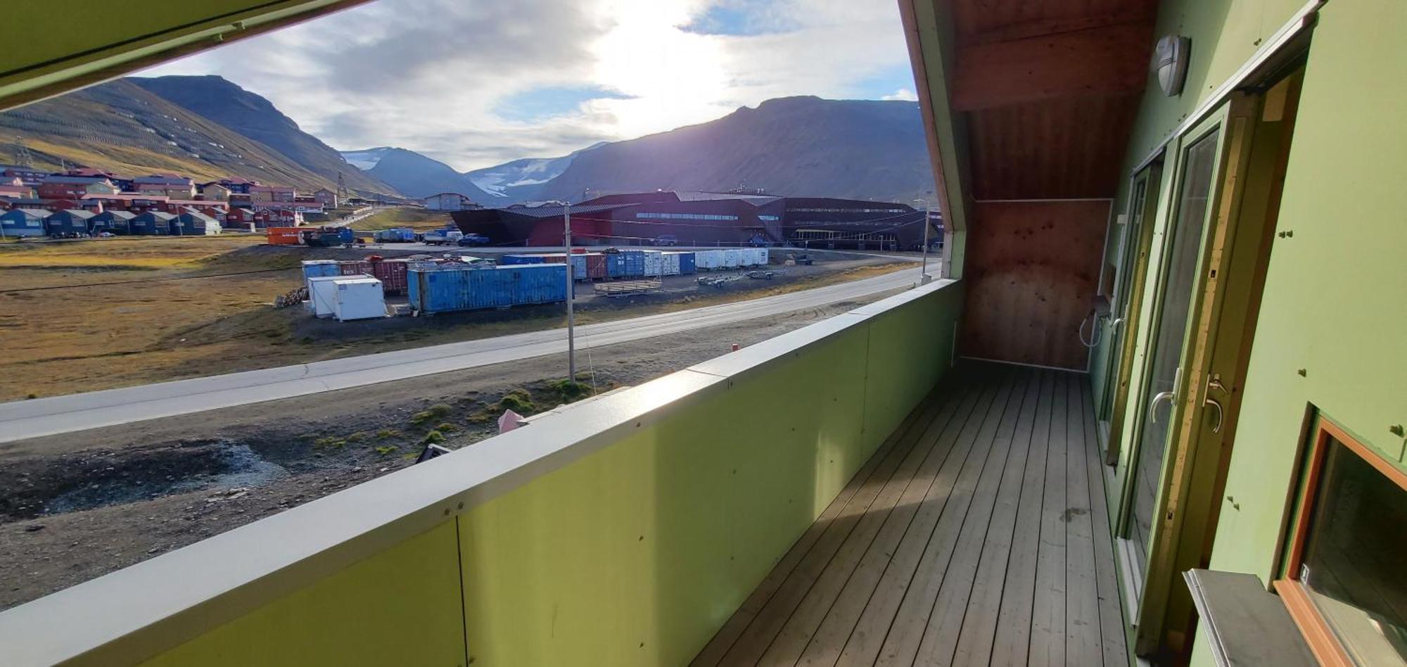 Russkiy Dom Longyearbyen Exterior photo