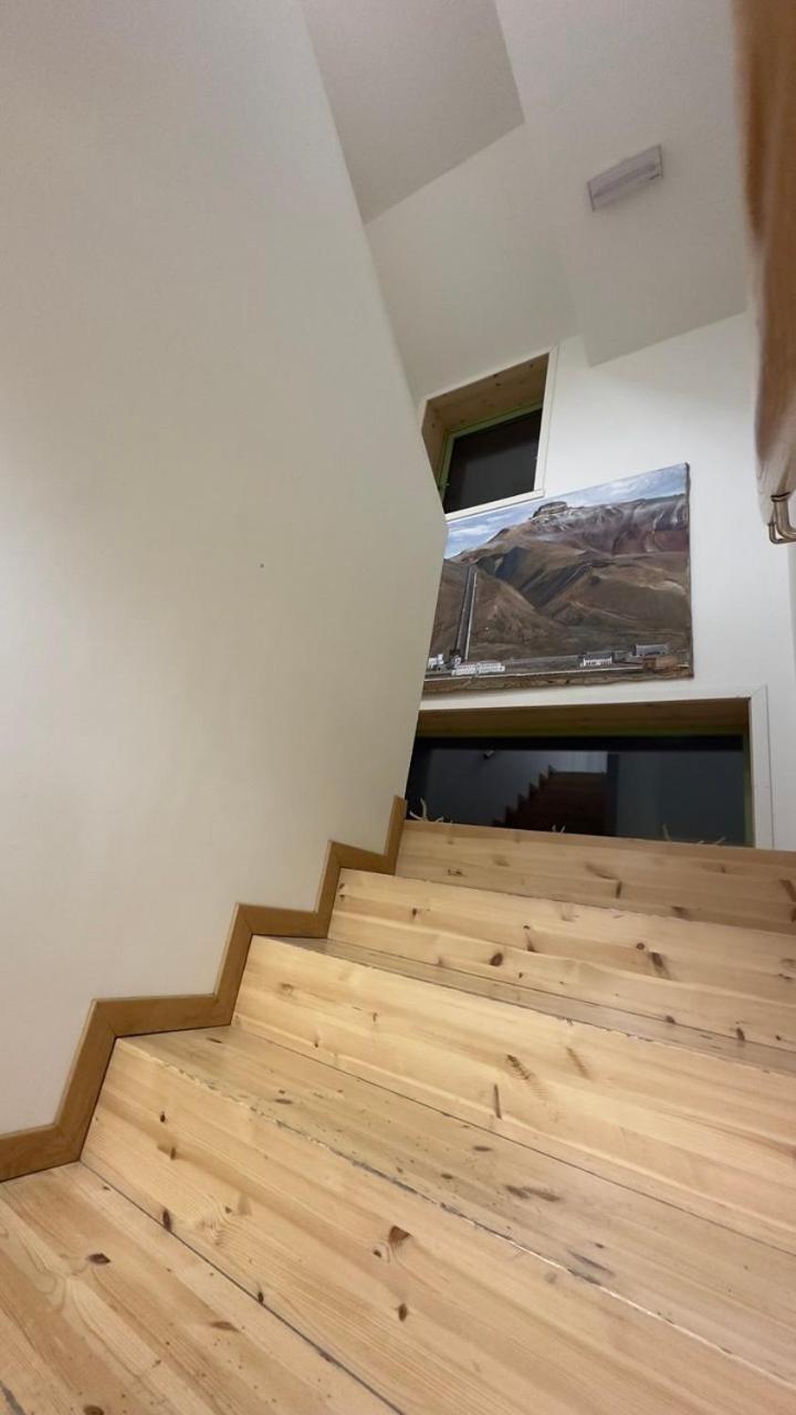 Russkiy Dom Longyearbyen Exterior photo